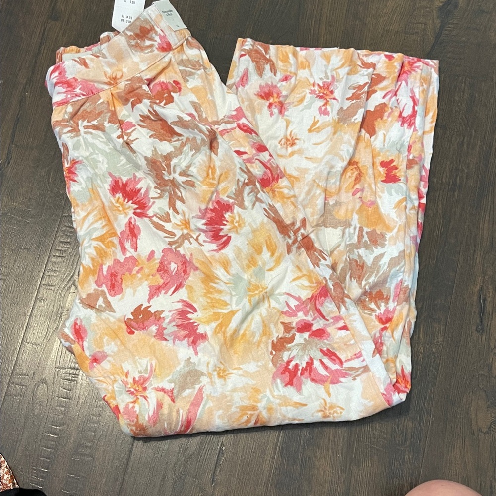 NWT Abercrombie & Fitch Floral Print Pants